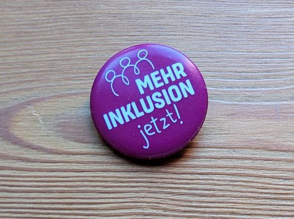Button (magenta)