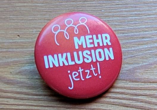Button (orange)